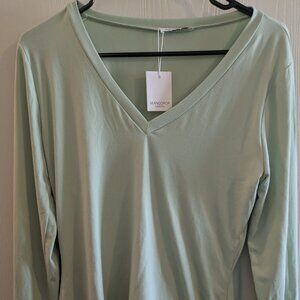 MANGOPOP Seamfoam Green Long Sleeve V Neck Tee Size Large NWT